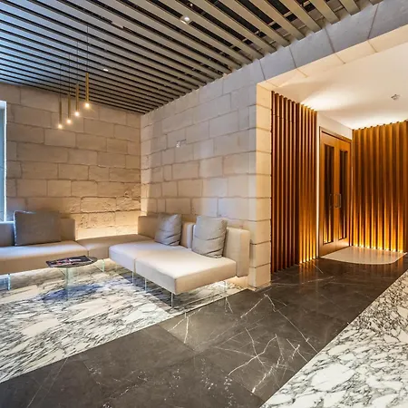 Piazza Panorama In The Island's Tallest Landmark Apartment