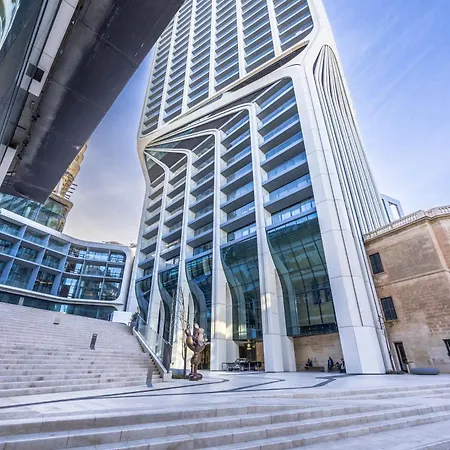 Piazza Panorama In The Island's Tallest Landmark Apartment *