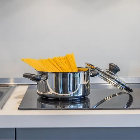 Piazza Panorama In The Island's Tallest Landmark Apartment *