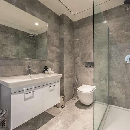 Piazza Panorama In The Island's Tallest Landmark Lägenhet St. Julian's