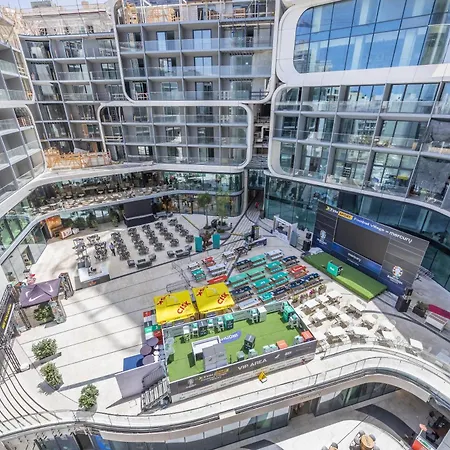 Piazza Panorama In The Island's Tallest Landmark Lägenhet