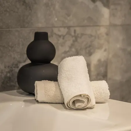 Piazza Panorama In The Island's Tallest Landmark Apartment *