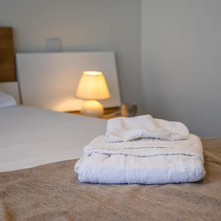 Piazza Panorama In The Island's Tallest Landmark Apartment *