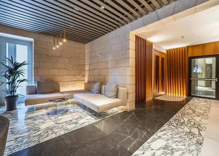 Piazza Panorama In The Island's Tallest Landmark Appartement